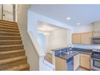 Photo #6: 721450160 Listing