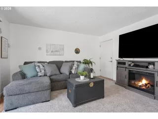 Photo #3: 721620406 Listing