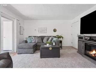 Photo #4: 721620406 Listing