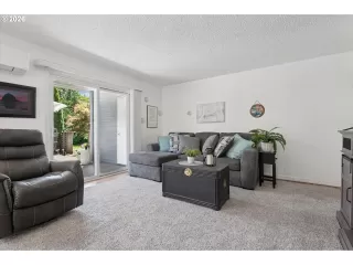Photo #5: 721620406 Listing