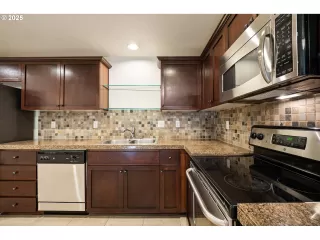 Photo #5: 722065582 Listing 