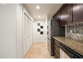 Photo #6: 722065582 Listing 