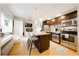 Photo #4: 722770746 Listing