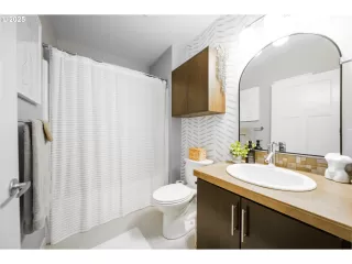 Photo #5: 722770746 Listing