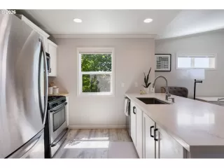 Photo #2: 723183726 Listing 