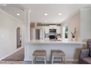 Photo #3: 723183726 Listing 