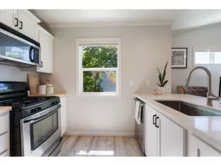 Photo #5: 723183726 Listing 