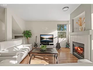 Photo #2: 723408290 Listing