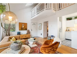 Photo #2: 723495240 Listing