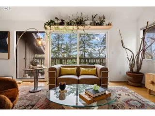 Photo #4: 723495240 Listing