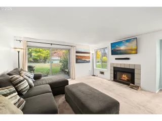 Photo #6: 723768398 Listing 