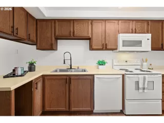 Photo #3: 723893637 Listing 