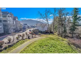 Photo #2: 724186380 Listing 