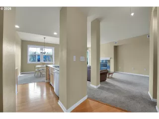 Photo #6: 724186380 Listing 