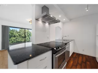 Photo #4: 724256965 Listing