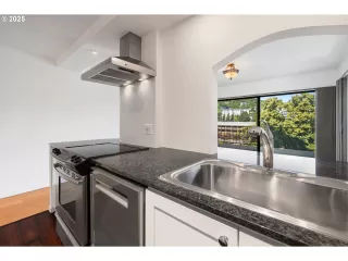 Photo #5: 724256965 Listing