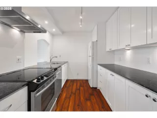 Photo #6: 724256965 Listing