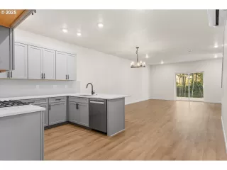 Photo #6: 724349510 Listing 