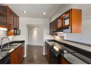 Photo #2: 724421390 Listing 