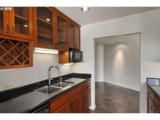 Photo #3: 724421390 Listing 