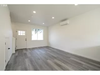 Photo #3: 724449985 Listing 