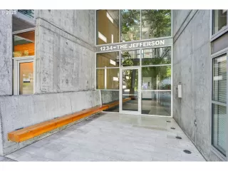 Photo #2: 724682469 Listing