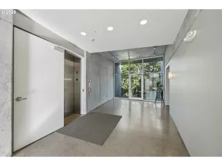 Photo #3: 724682469 Listing