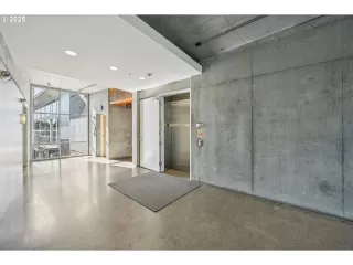 Photo #4: 724682469 Listing