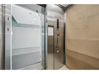 Photo #5: 724682469 Listing