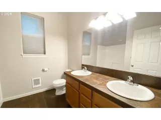 Photo #3: 724796278 Listing