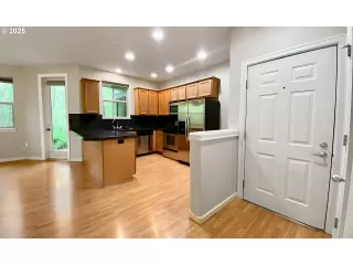 Photo #5: 724796278 Listing