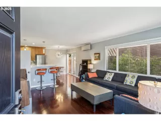 Photo #4: 724934765 Listing 