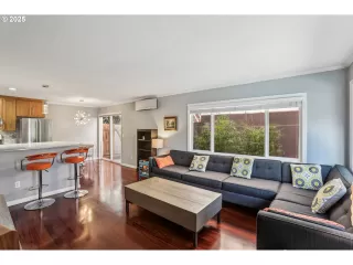 Photo #6: 724934765 Listing 