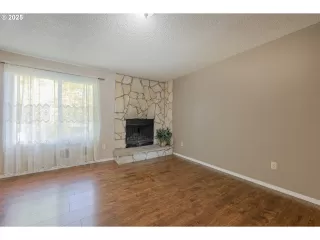Photo #5: 724992138 Listing 