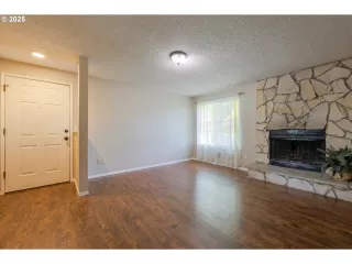 Photo #6: 724992138 Listing 