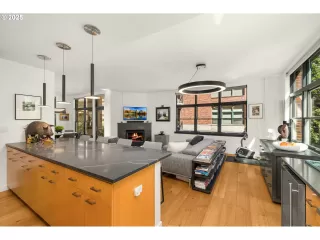 Photo #5: 725170305 Listing 