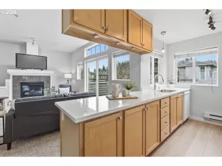 Photo #6: 725380491 Listing