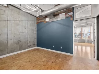 Photo #3: 725611462 Listing