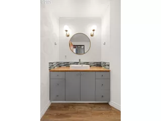 Photo #5: 725611462 Listing