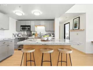 Photo #2: 725698979 Listing