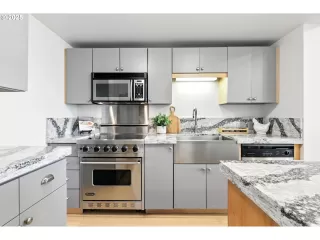 Photo #3: 725698979 Listing