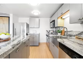 Photo #4: 725698979 Listing