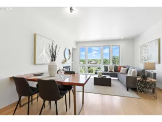 Photo #6: 725698979 Listing