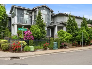 Photo #2: 725966313 Listing