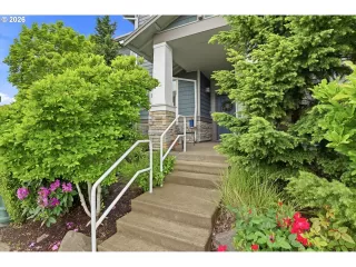 Photo #3: 725966313 Listing