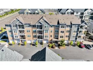 More Details about MLS # 726062372 : 17181 SW SNOWDALE ST 302