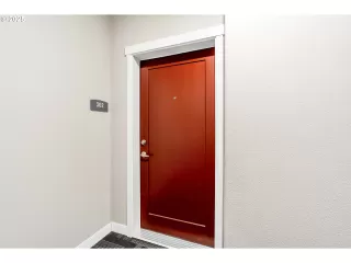 Photo #5: 726062372 Listing