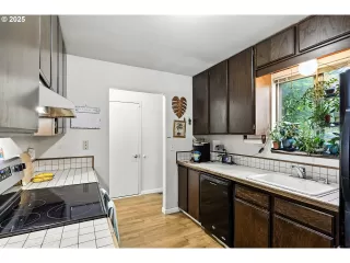 Photo #4: 726089876 Listing