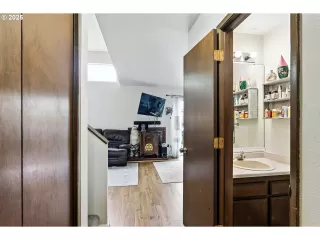 Photo #5: 726089876 Listing