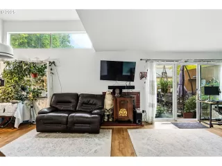 Photo #6: 726089876 Listing